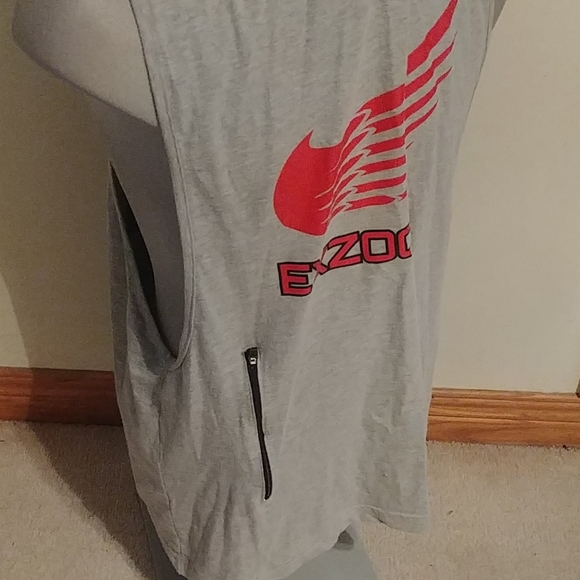 Men's Sleeveless Hoodie Comfy with Zip Pocket. - Picture 7 of 8